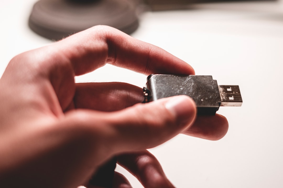 USB flash drive security lock